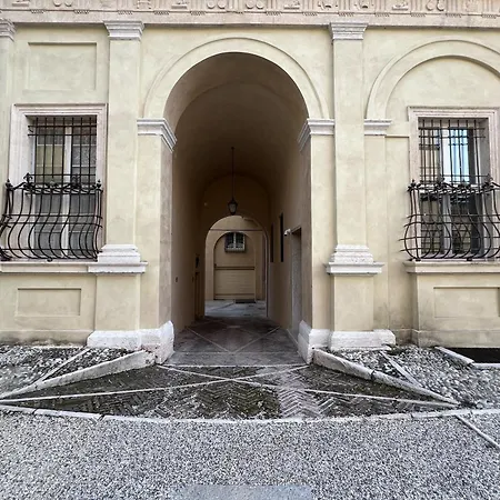 Palazzo 44 *