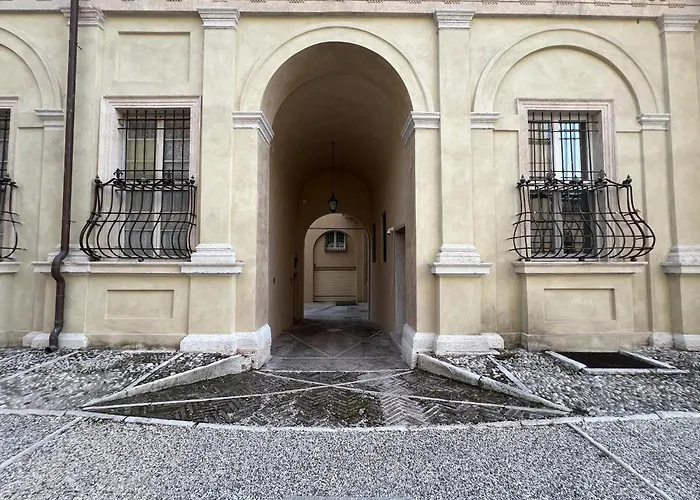 Palazzo 44 *